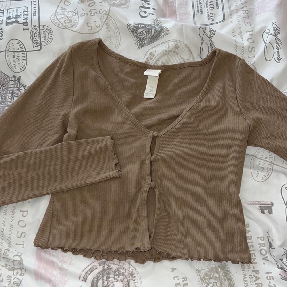 Size S Cute H&M shirt